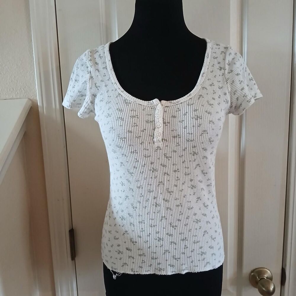 Brandy Melville Floral Waffle Knit Thermal Henley Top Preppy Clean Girl Basic